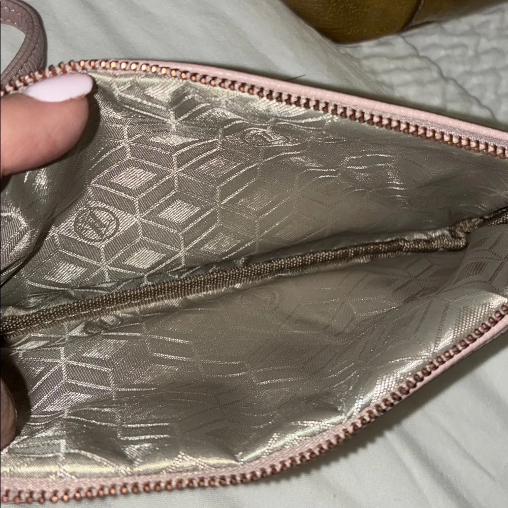 Adrienne Vittadini Mauve Wristlet with‎ Rose Gold Accents